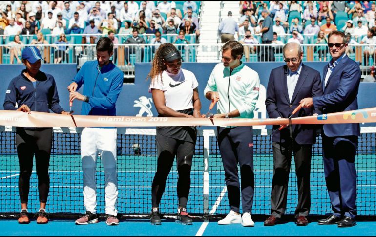De izquierda a derecha, Naomi Osaka, Novak Djokovic, Serena Williams y Roger Federer inauguraron ayer el Abierto de Miami. EFE / J. Szenes