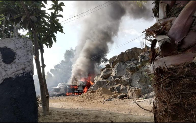La explosión se registró en el poblado San Antonio Tecomitl.TWITTER@vialhermes