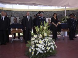 El fiscal Gerardo Octavio Solís da a conocer el hecho en el homenaje a los dos policías, llevado a cabo en la explanada del cuartel de la policía tapatía. EL INFORMADOR/ F. Atilano