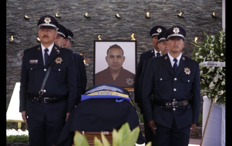 El fiscal Gerardo Octavio Solís dio a conocer el hecho en el homenaje llevado a cabo en la explanada del cuartel de la policía tapatía a los dos policías. EL INFORMADOR/ F. Atilano