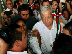 El Presidente de México, Andrés Manuel López Obrador, a su arribo al aeropuerto internacional de Oaxaca para trasladarse a Guelatao. NTX/J. Lira