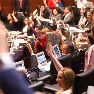 Senado rechaza ternas de López Obrador para CRE