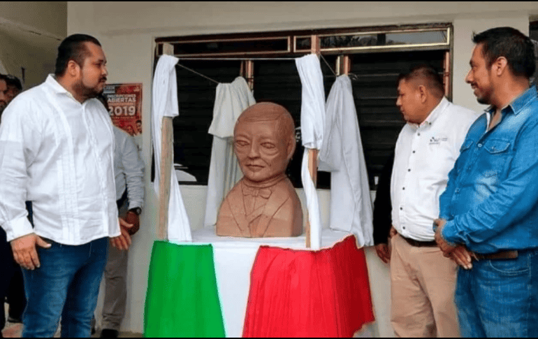 Conmemoran a Benito Juárez con peculiar busto en SLP