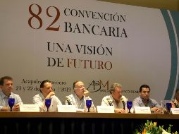 Emilio Romano (izquierda), vicepresidente de la ABM, celebró que la administración de López Obrador mantenga “la estabilidad de las finanzas públicas” y calificó como “muy loable” el combate a la corrupción. NOTIMEX/G. Durango