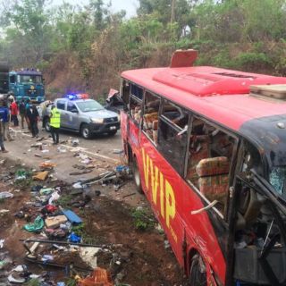 Choque de autobuses en Ghana deja al menos 65 muertos