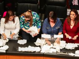 Integrantes del Senado ayer, durante el conteo de votos de candidatos propuestos para la Comisión Reguladora de Energía. SUN/ARCHIVO