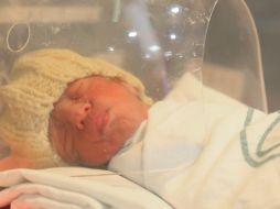 Uno de los quintillizos. Los bebés se encuentran estables  permanecerán hospitalizados durante un mes, hasta que alcancen los dos kilos de peso y madure su sistema inmunológico. TWITTER@Tu_IMSS