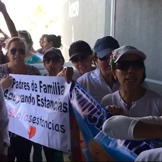 Protestas y abucheos reciben a AMLO en Acapulco