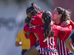 El gol histórico fue obra de la capitana de Chivas, Tania Morales (D). MEXSPORT/ARCHIVO