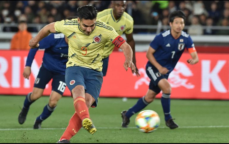 Radamel Falcao le dio la victoria a Colombia al anotar un penalti al minuto 64. AFP/K. Nogi
