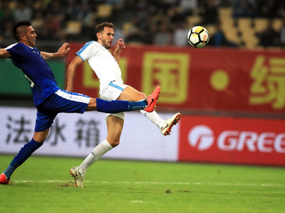  Sin Suárez ni Cavani, Uruguay golea a Uzbekistán
