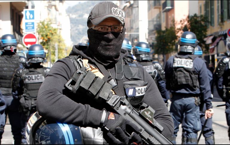 En su trayecto se escucharon consignas para exigir la renuncia del presidente Emmanuel Macron por sus políticas económicas y sociales. AP/C. Paris