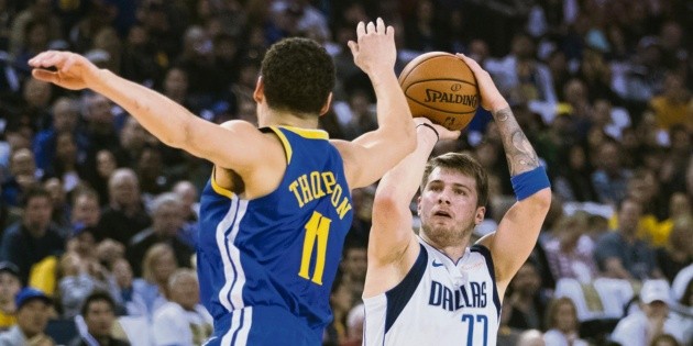 Dallas sorprende en su visita a los Warriors