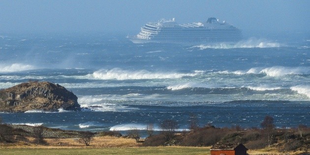 Viven dram&aacute;tica evacuaci&oacute;n de crucero noruego