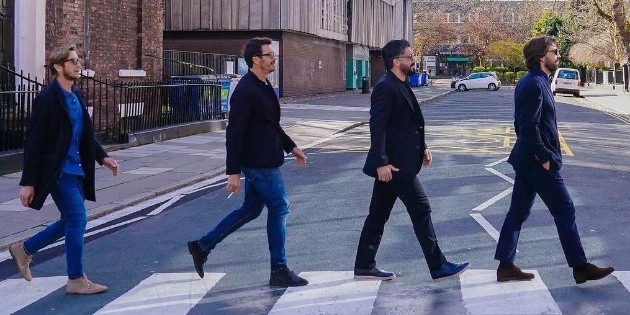 Pirlo y Gattuso emulan portada de disco de los Beatles