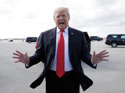 Donald Trump habló este domingo con reporteros antes de abordar el Air Force One en West Palm Beach, Florida. AP/C. Kaster