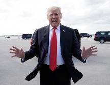 Donald Trump habló este domingo con reporteros antes de abordar el Air Force One en West Palm Beach, Florida. AP/C. Kaster