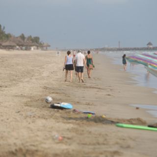 Tiburón ataca a turista estadounidense en playa de Guerrero