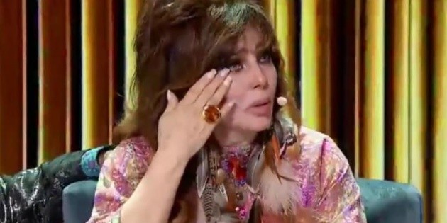 Rompe en llanto Ver&oacute;nica Castro en "Peque&ntilde;os Gigantes"