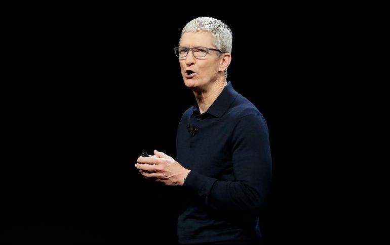 Apple presentó el escrito en nombre de la propia compañía; de su consejero delegado, Tim Cook (imagen), y de una de sus vicepresidentes, Deirdre O’Brien. AP/ARCHIVO