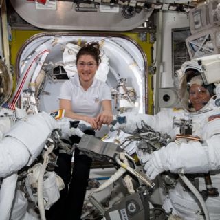 Se frustra primer paseo espacial con mujeres por falta de un traje adecuado