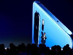 Richard Yu, CEO de Huawei, presentó el dispositivo en París; será presentado en México el próximo 4 de abril. AFP / E. Piermont