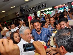 López Obrador tomó un vuelo comercial acompañado por algunos miembros de su gabinete. NTX / ARCHIVO