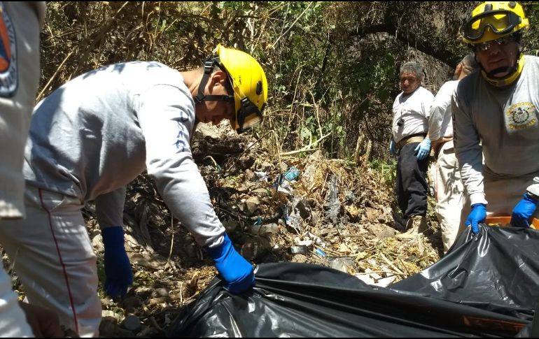 Hasta el momento se desconocen las causas del fallecimiento, así como la edad probable del mismo. ESPECIAL / Bomberos de Guadalajara