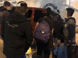 Luego de ser detenidos, los 32 extranjeros fueron enviados al Instituto Nacional de Migración en Chiapas. ESPECIAL/FGR