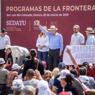 En Sonora, López Obrador pide tiempo para cumplir sus compromisos