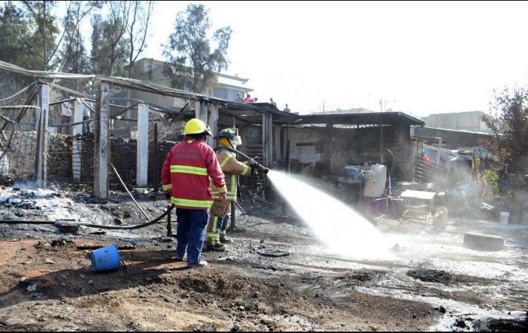 Elementos de Protección Civil y Bomberos de Chicoloapan apoyaron en los trabajos para neutralizar el fuego. NTX / ESPECIAL