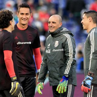 Raúl Gudiño y "Chicharito" van de inicio con el Tri ante Paraguay