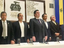 Guillermo Zepeda Lecuona (segundo de derecha a izquierda) y Ricardo Suro Esteves (centro). ESPECIAL
