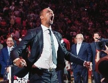 Chris Bosh ganó dos títulos formando parte del Heat de Miami, que ayer le rindió un homenaje por sus seis campañas en la organización. AP / J. Skipper