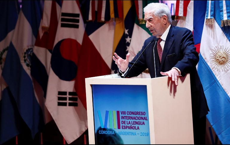 El escritor peruano Mario Vargas Llosa, durante su discurso en la sesión inaugural del VIII Congreso Internacional de la Lengua Española. EFE/Mariscal VIII