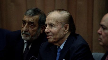 Fotografía de archivo del 28 de febrero de 2019 que muestra al ex presidente Carlos Menem (1989-1999), durante una audiencia en Buenos Aires. EFE/A. Pereira
