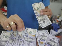 El billete verde se adquirió en un precio mínimo de 18.55 pesos. EL INFORMADOR/ARCHIVO