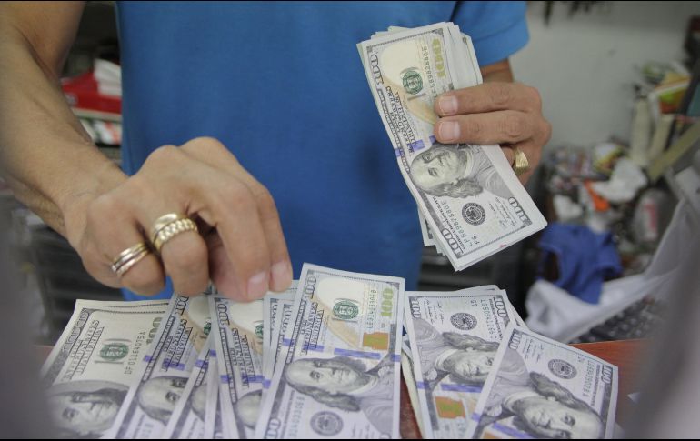 El billete verde se adquirió en un precio mínimo de 18.55 pesos. EL INFORMADOR/ARCHIVO