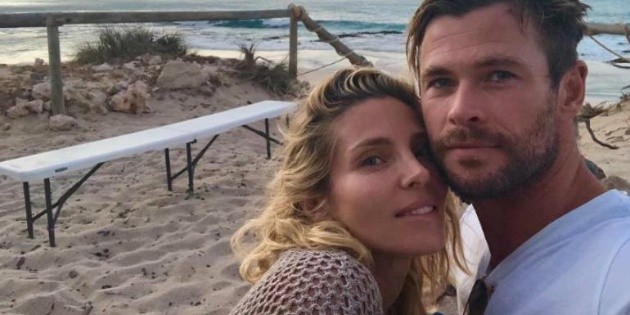 Chris Hemsworth lava los trastes y enloquece las redes