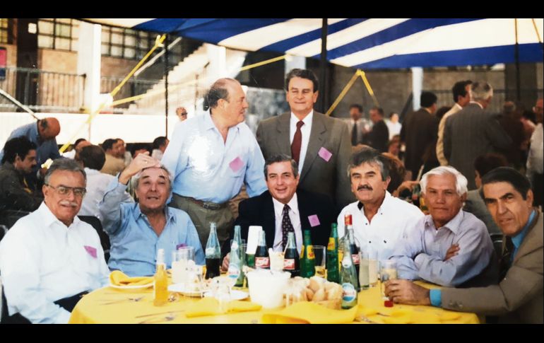 Comida de amigos organizados por Siqui Rosales, Víctor Urrea y Willy Fernández.