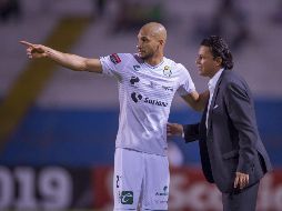 Matheus Doria (I) defensa de Santos, se reporta recuperado de una lesión, informó el técnico Salvador Reyes (D). MEXSPORT/ARCHIVO