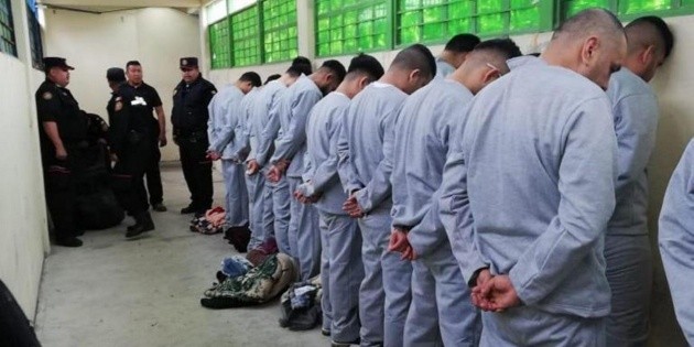 Permiten acceso a familiares de reos a Topo Chico