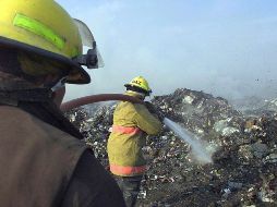 La alerta se activó debido a que el vertedero presenta zonas de combustión de materiales activas, así como potenciales riesgos a la salud por la quema de los residuos contenidos en el sitio. AFP / ARCHIVO