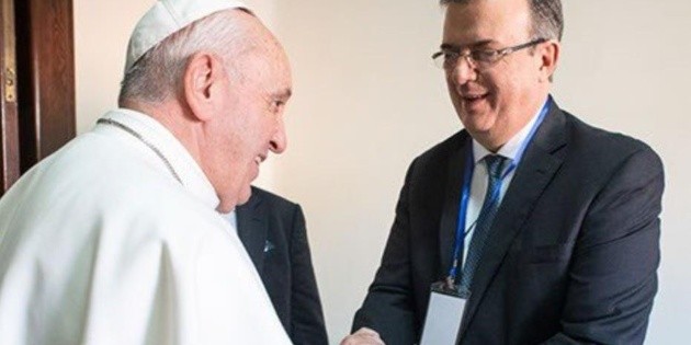 Ebrard informa que se reuni&oacute; con el Papa en el Vaticano
