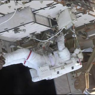 Astronautas concluyen con éxito segunda caminata espacial