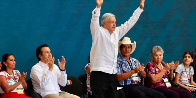 "&iquest;Debo contestar a Trump?" pregunta AMLO en acto p&uacute;blico