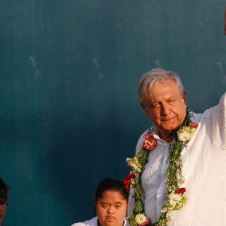 No habrá persecución ni desprestigio contra maestros de México: AMLO