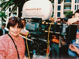 La directora en una foto tomada el 13 de mayo de 1994, dando instrucciones a los actores durante la filmación de la cinta “ Les Cent et une nuits de Simon Cinéma”. AFP