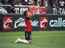  Jesús Isijara se postró mirando al cielo tras hacer el gol, que al final sacó a los Zorros de su letargo. EL INFORMADOR / F. Atilano