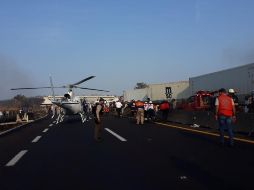 Entre los vehículos involucrados en la carambola están cuatro tráilers, seis camionetas, cuatro automóviles y un autobús de pasajeros. TWITTER/@Sinfiltrover